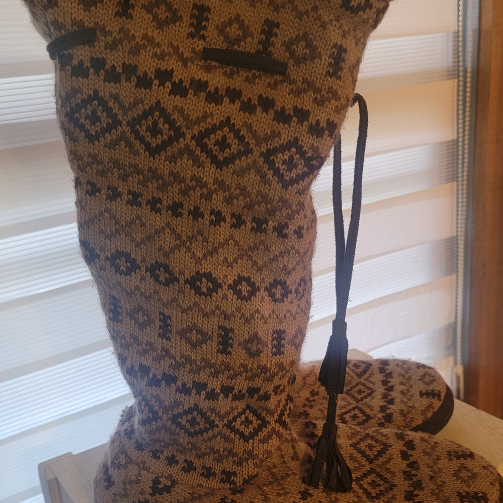 Cozy Brown Patterned Women's Boots - Picture 11 of 12